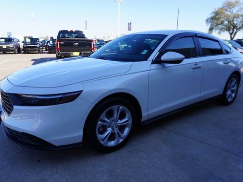 Used 2025 Honda Accord LX image 3