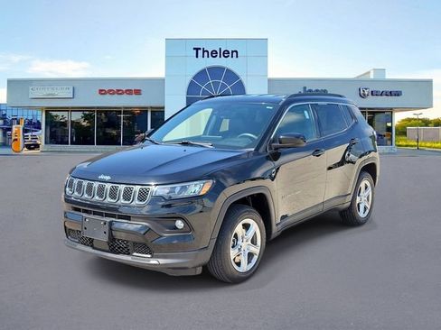 Used 2024 Jeep Compass Latitude AWD/4WD image 2