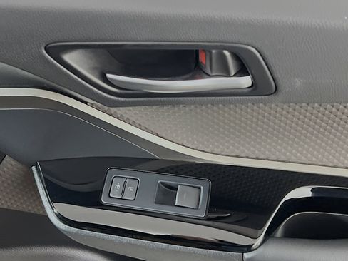 Used 2021 Toyota C-HR Limited image 32