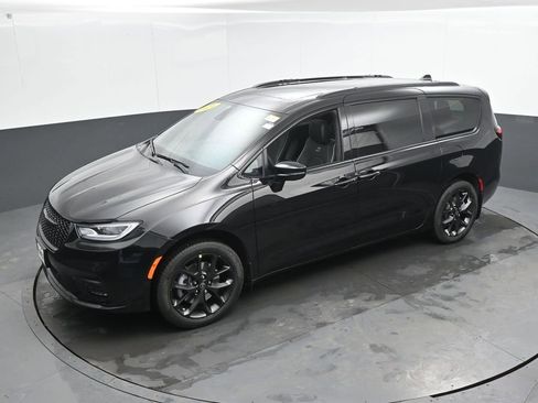 New 2026 Chrysler Pacifica Limited w/ S Appearance Package AWD/4WD image 35