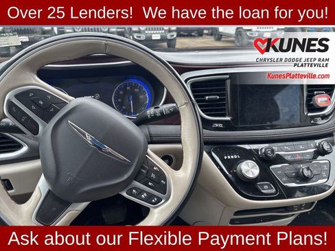 Used 2017 Chrysler Pacifica Limited w/ UConnect Theater Package FWD image 14