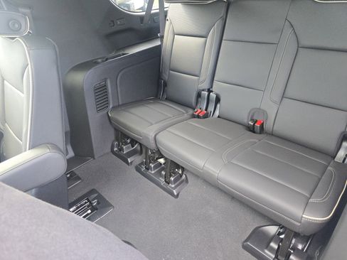 New 2025 Chevrolet Suburban Premier image 24