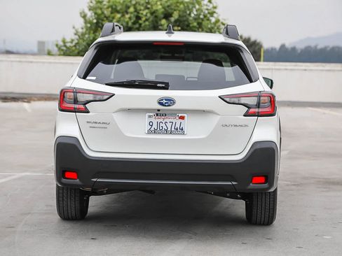 Used 2024 Subaru Outback Premium AWD/4WD image 6