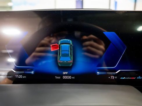 New 2026 BMW ALPINA XB7 AWD/4WD image 17