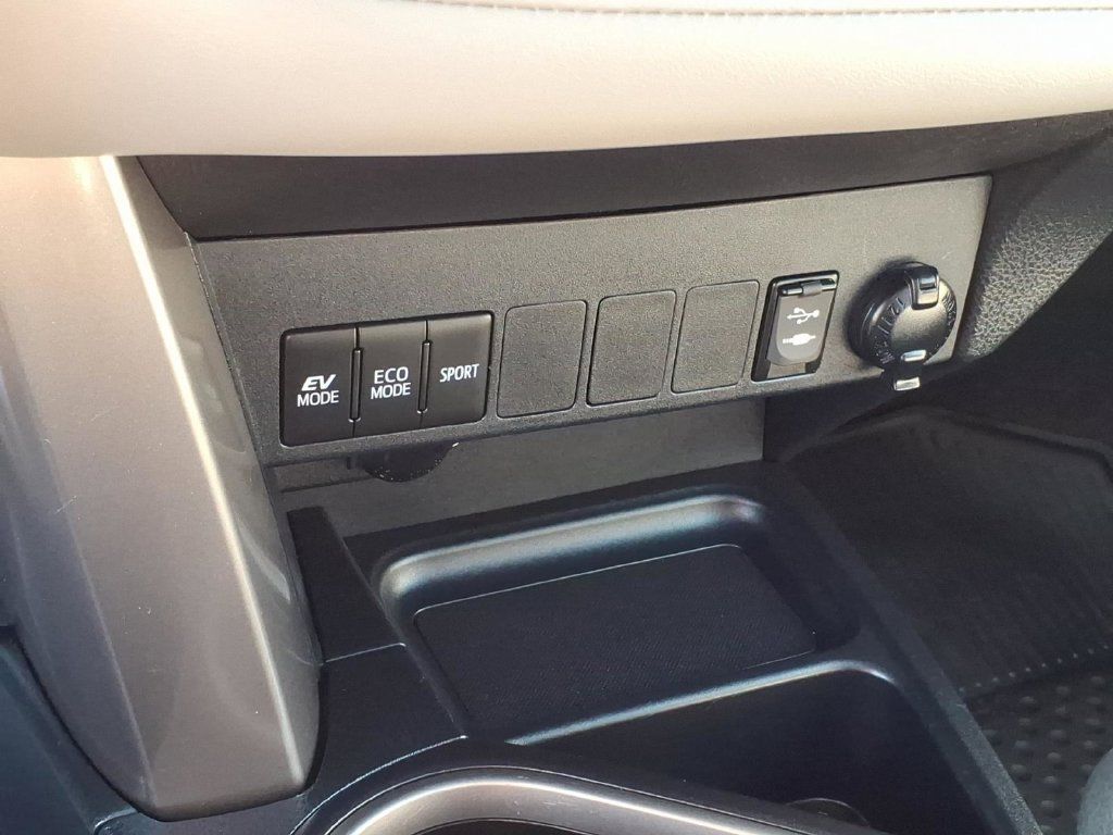 Used 2017 Toyota RAV4 XLE w/ All Weather Liner Package AWD/4WD image 20