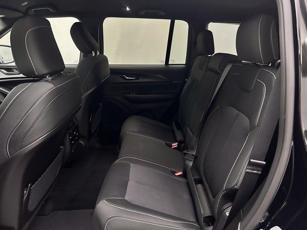 New 2027 Jeep Grand Cherokee Laredo AWD/4WD image 23