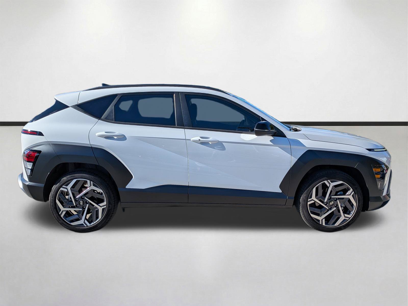 Used 2026 Hyundai Kona SEL Premium FWD image 3
