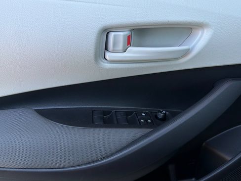 Used 2025 Toyota Corolla LE FWD image 13