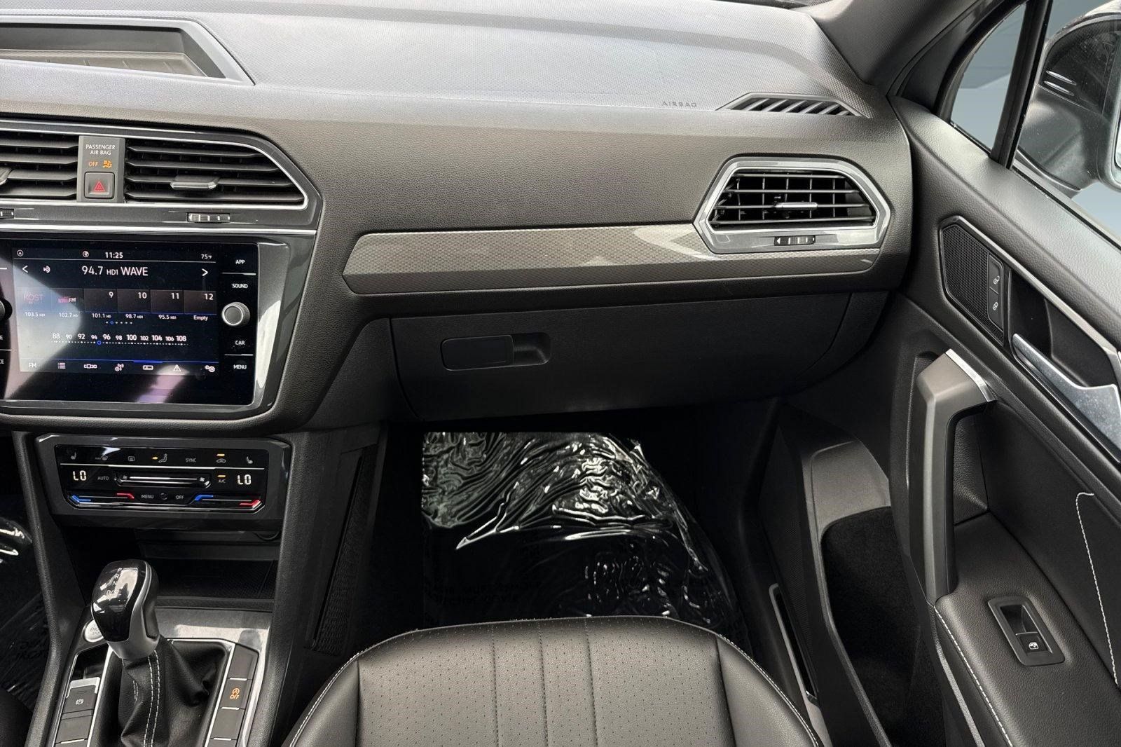 Used 2023 Volkswagen Tiguan SE R-Line FWD image 31