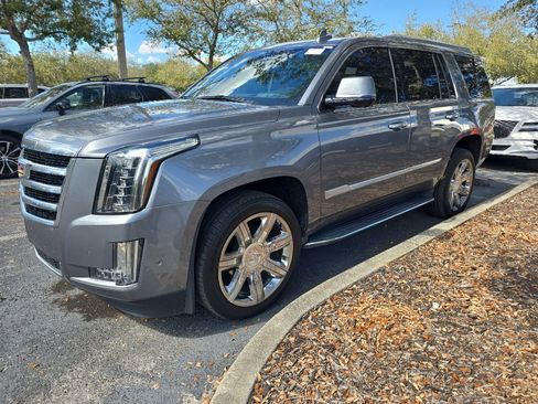 Used 2020 Cadillac Escalade Luxury image 2