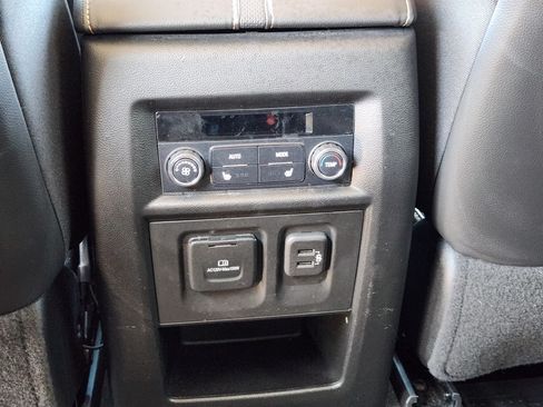 Used 2021 Chevrolet Traverse Premier w/ Redline Edition FWD image 30