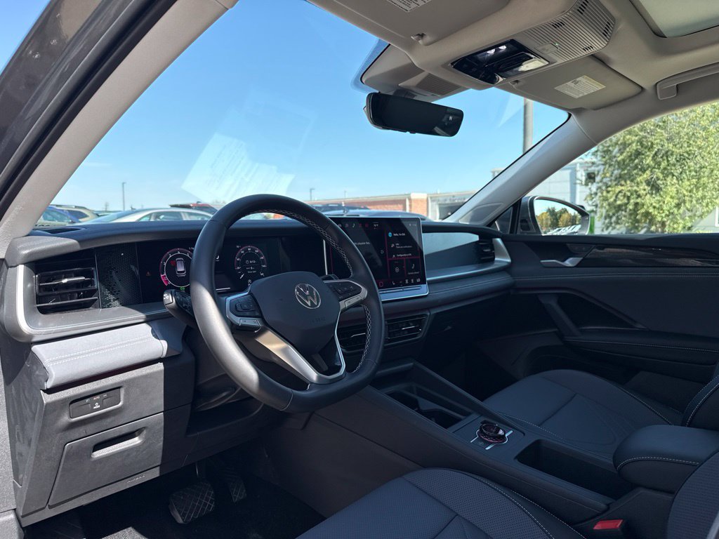 Used 2026 Volkswagen Tiguan SE AWD/4WD image 4