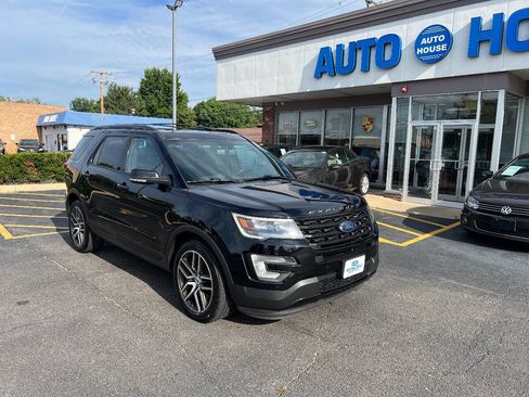 Used 2017 Ford Explorer Sport w/ Equipment Group 401A AWD/4WD image 3