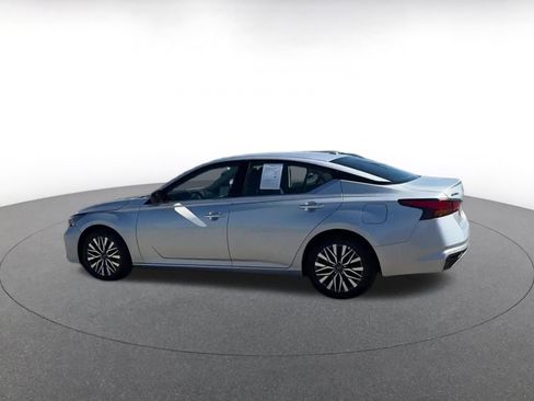 Used 2024 Nissan Altima 2.5 SV image 10