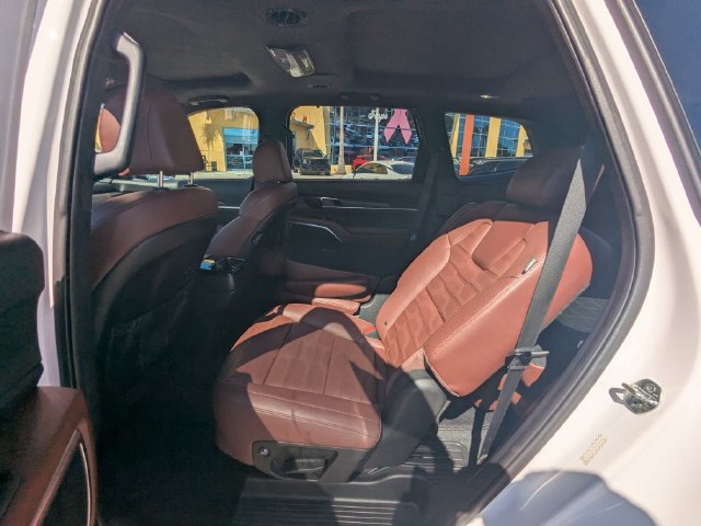Used 2024 Kia Telluride SX Prestige w/ Towing Package AWD/4WD image 14