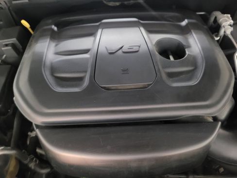 Used 2020 Jeep Grand Cherokee Laredo AWD/4WD image 30