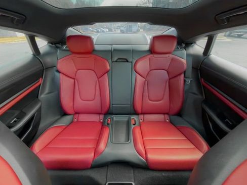 Used 2022 Porsche Taycan image 30