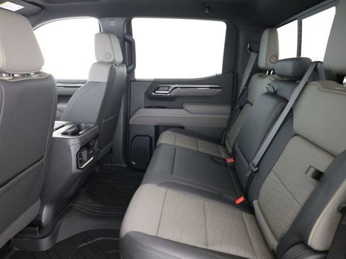 Used 2025 Chevrolet Silverado 1500 ZR2 w/ Technology Package image 19