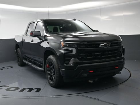 Used 2024 Chevrolet Silverado 1500 RST w/ Redline Edition AWD/4WD image 3