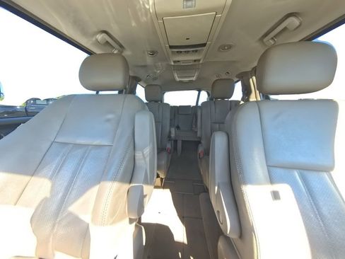 Used 2016 Chrysler Town & Country Touring-L image 26