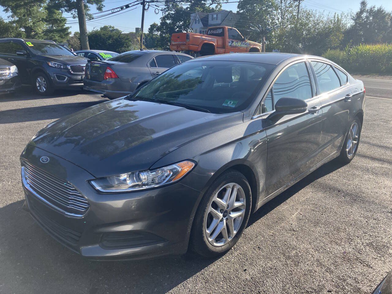 Used 2016 Ford Fusion SE FWD image 2