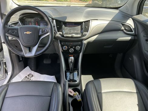 Used 2020 Chevrolet Trax Premier FWD image 31