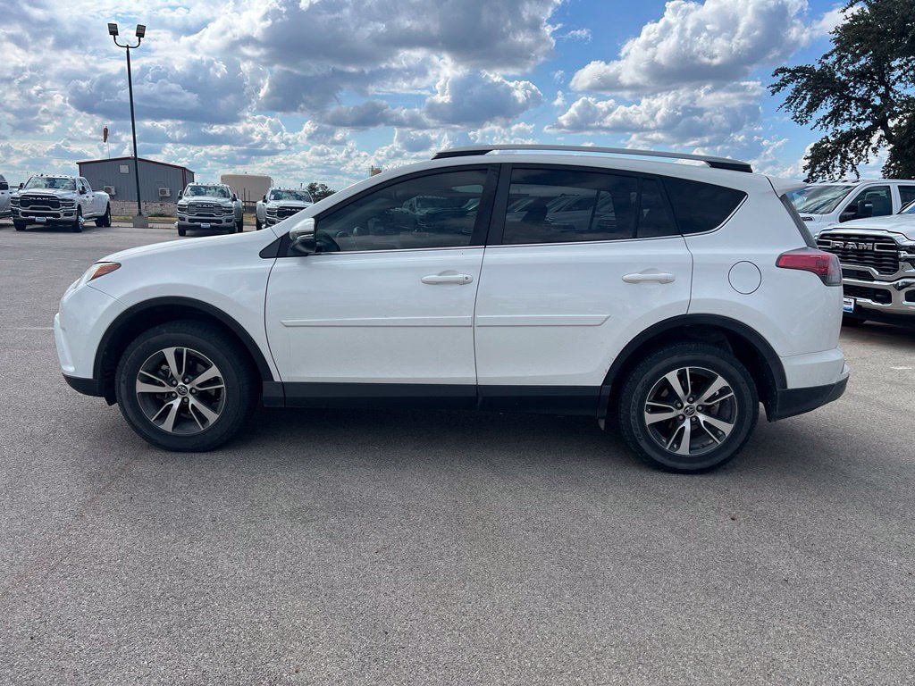 Used 2017 Toyota RAV4 XLE FWD image 2