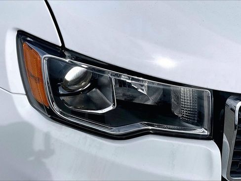 Certified 2018 Jeep Grand Cherokee Laredo image 28