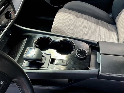 Used 2021 Nissan Rogue S image 18