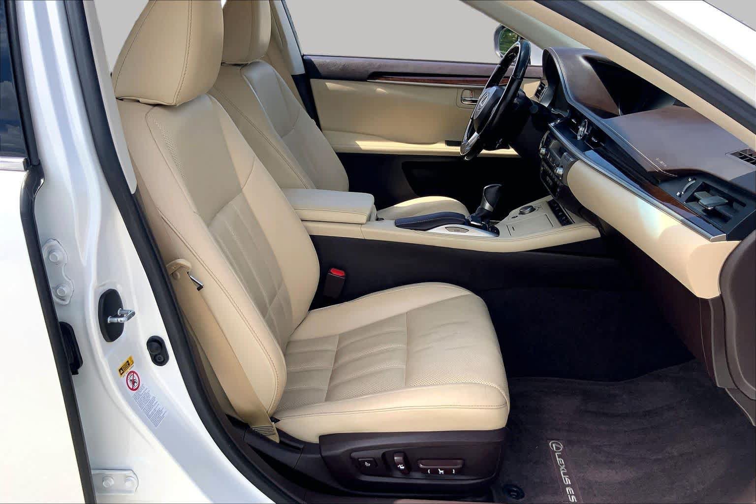 Used 2017 Lexus ES 350 w/ Luxury Package FWD image 9