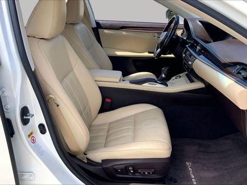 Used 2017 Lexus ES 350 w/ Luxury Package FWD image 9