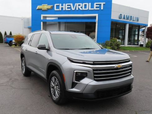 Used 2025 Chevrolet Traverse LT AWD/4WD image 1