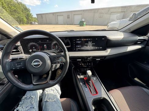 Used 2025 Nissan Kicks SR FWD image 21