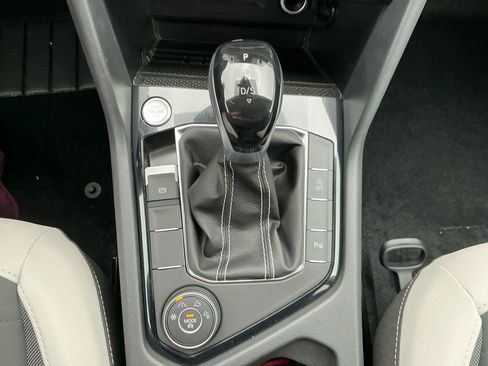 New 2025 Volkswagen Taos SE image 19