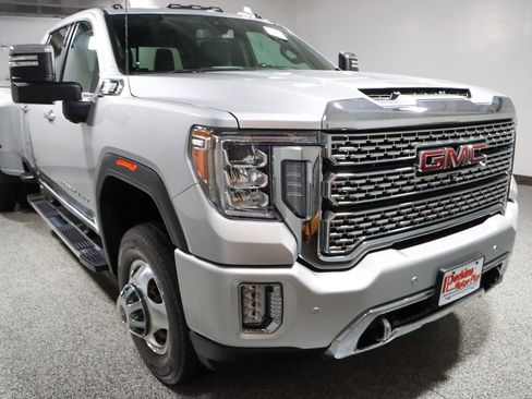 Used 2022 GMC Sierra 3500 Denali image 5