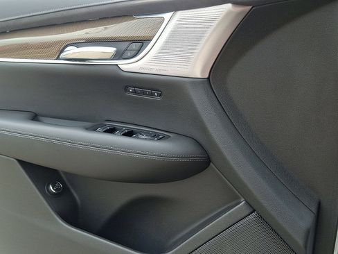 Certified 2023 Cadillac XT6 Premium Luxury w/ Platinum Package image 14