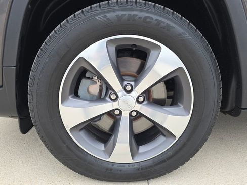 Used 2020 Jeep Cherokee Limited AWD/4WD image 10