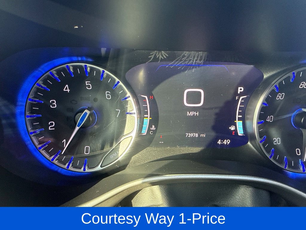 Used 2021 Chrysler Pacifica Touring-L FWD image 4