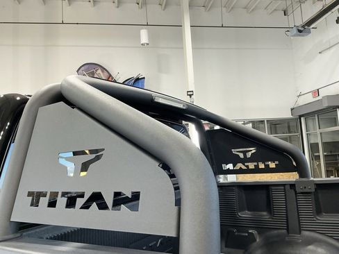 Used 2024 Nissan Titan SV w/ SV Bronze Edition Package image 5