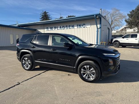 Used 2025 Chevrolet Equinox LT image 3