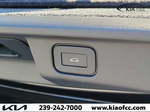 Used 2025 Land Rover Range Rover SE AWD/4WD image 11