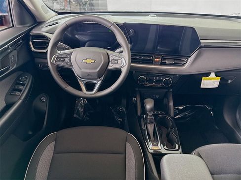 New 2026 Chevrolet TrailBlazer LT w/ Convenience Package image 2