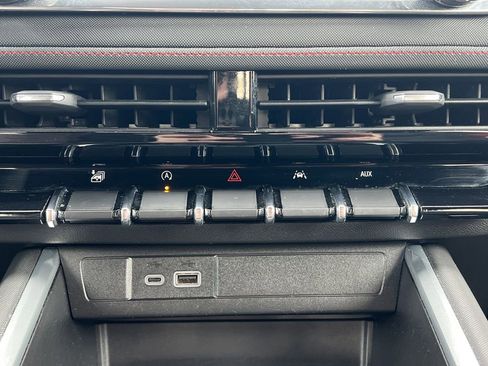 Used 2023 Chevrolet Colorado Z71 w/ Z71 Convenience Package 2 image 6