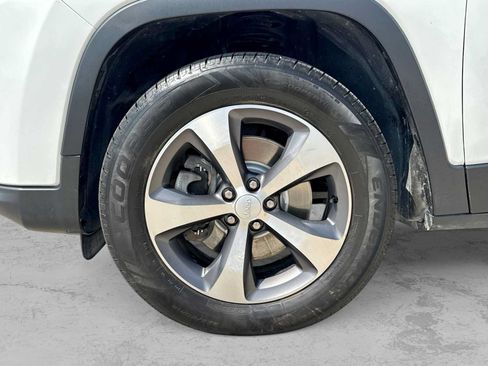Used 2020 Jeep Cherokee Limited AWD/4WD image 13
