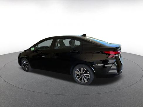 Used 2025 Nissan Versa SV image 9