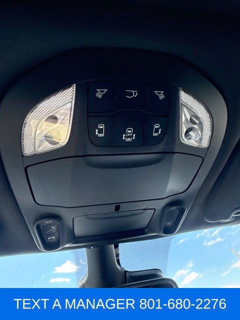 Used 2025 Chrysler Pacifica Limited FWD image 20