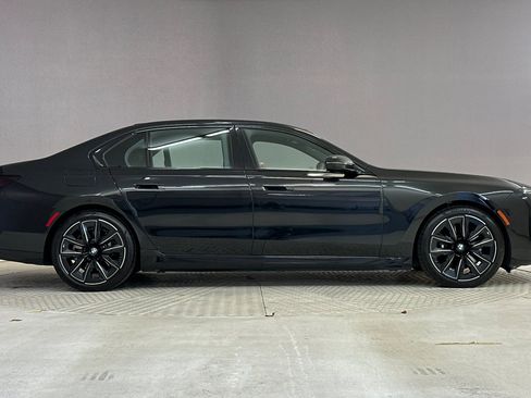 Certified 2024 BMW 750e xDrive w/ Premium Package 2 AWD/4WD image 7