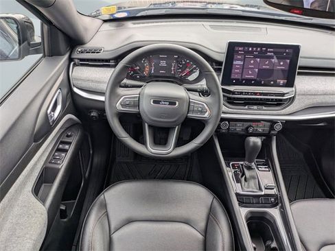 Used 2024 Jeep Compass Latitude image 16