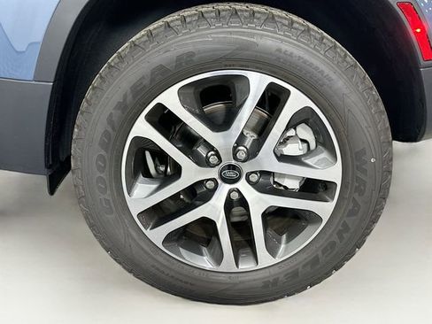 Used 2024 Land Rover Defender 110 S image 28