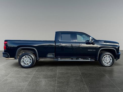 Used 2022 Chevrolet Silverado 3500 High Country w/ Technology Package AWD/4WD image 9